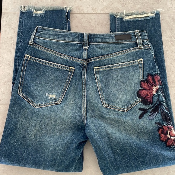 Abercrombie & Fitch Annie Girlfriend jeans distressing & floral embroidery 2/26R - Picture 6 of 16